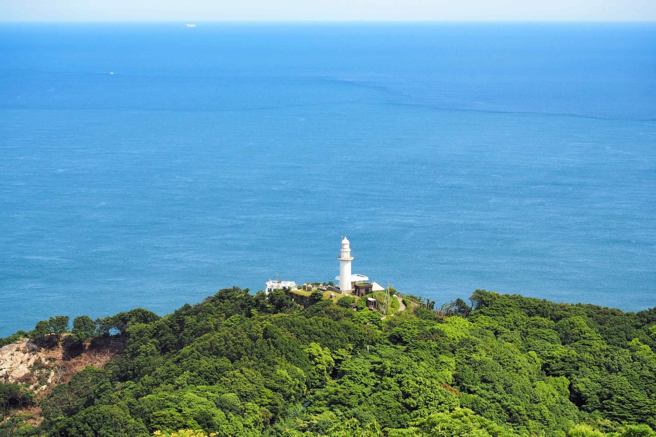 展望ブリッジから望む鶴御埼灯台